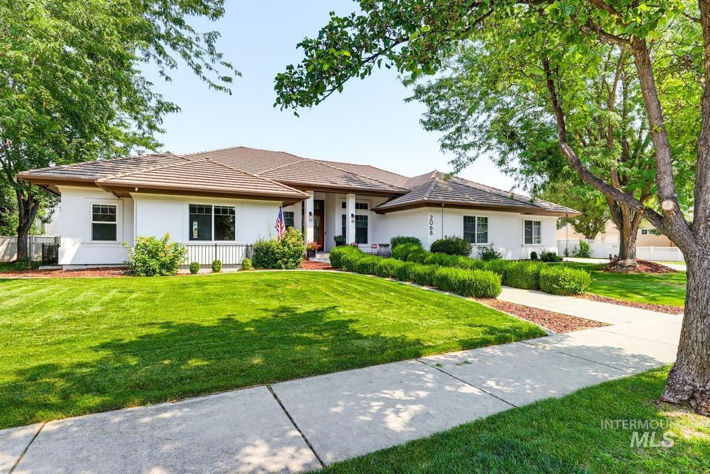 2068 E Handel Ct, Meridian, ID 83646 photo 4