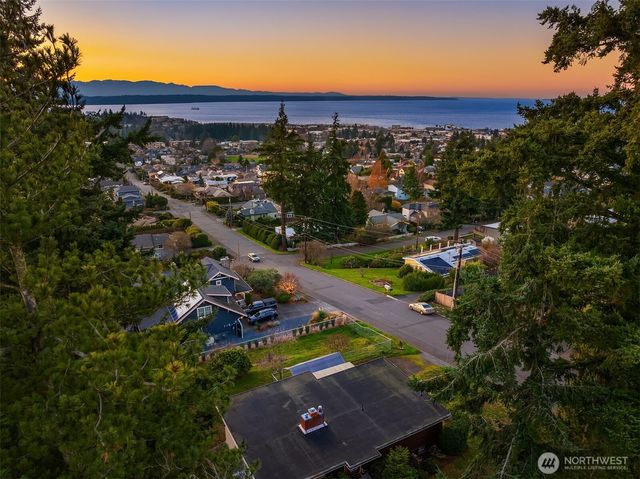 1108 9th Avenue S, Edmonds, WA 98020