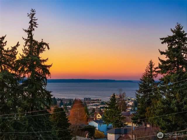 1108 9th Avenue S, Edmonds, WA 98020