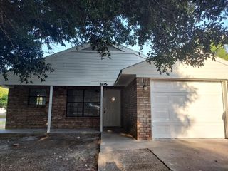 306 N Wilson Street, Kaufman, TX 75142