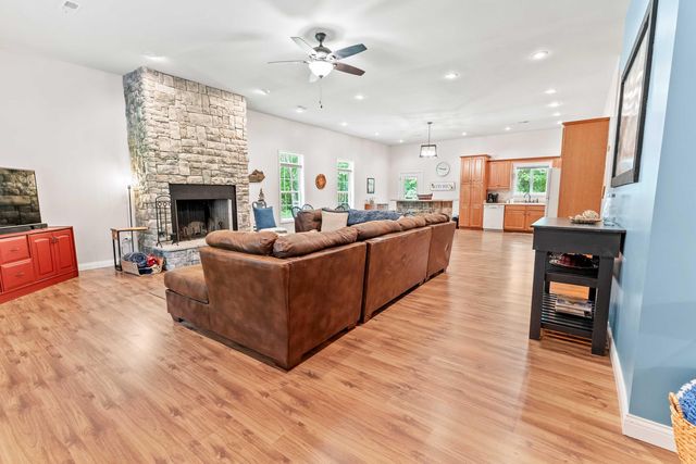 20 Fawn Run Road, Nancy, KY 42544