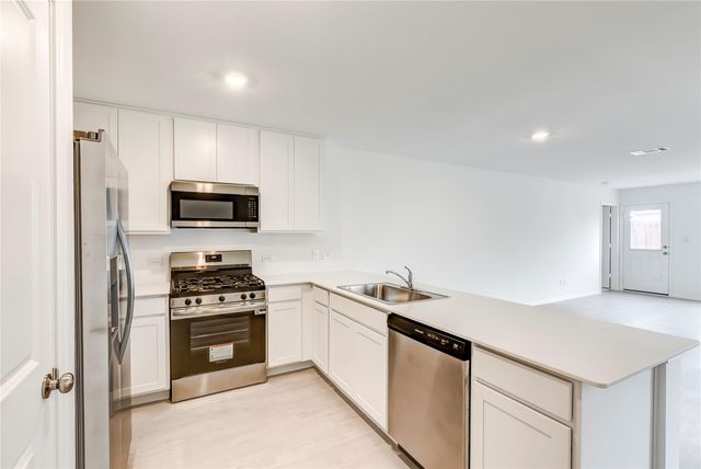 611 Whoopers LOOP, Uhland, TX 78640