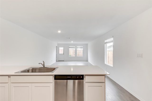 611 Whoopers LOOP, Uhland, TX 78640