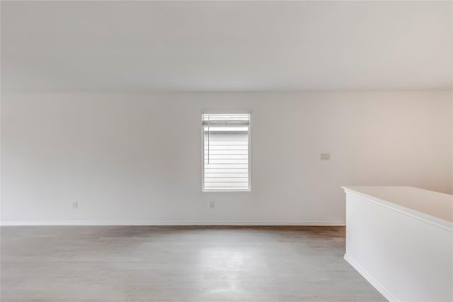 611 Whoopers LOOP, Uhland, TX 78640