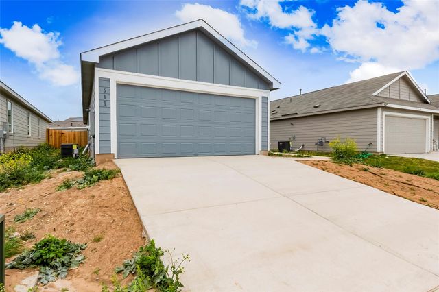 611 Whoopers LOOP, Uhland, TX 78640