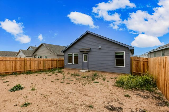 611 Whoopers LOOP, Uhland, TX 78640