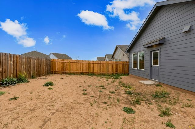 611 Whoopers LOOP, Uhland, TX 78640