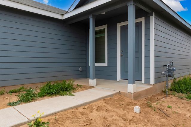 611 Whoopers LOOP, Uhland, TX 78640