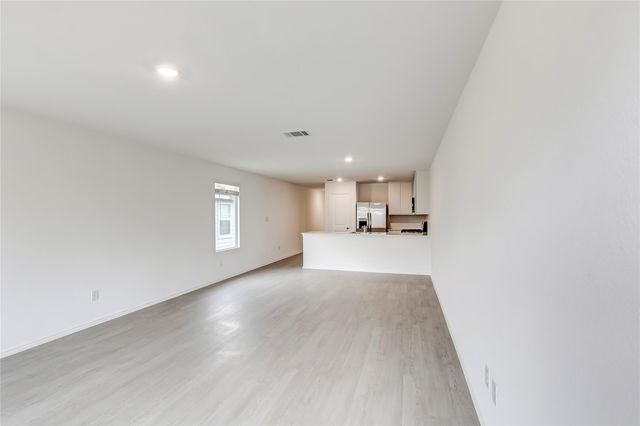 611 Whoopers LOOP, Uhland, TX 78640