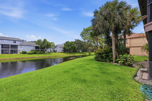 600 Crosswinds E1, Greenacres, FL 33413