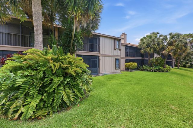 600 Crosswinds E1, Greenacres, FL 33413