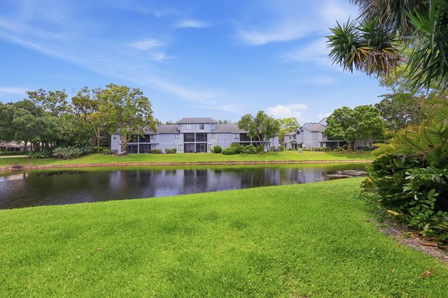 600 Crosswinds E1, Greenacres, FL 33413