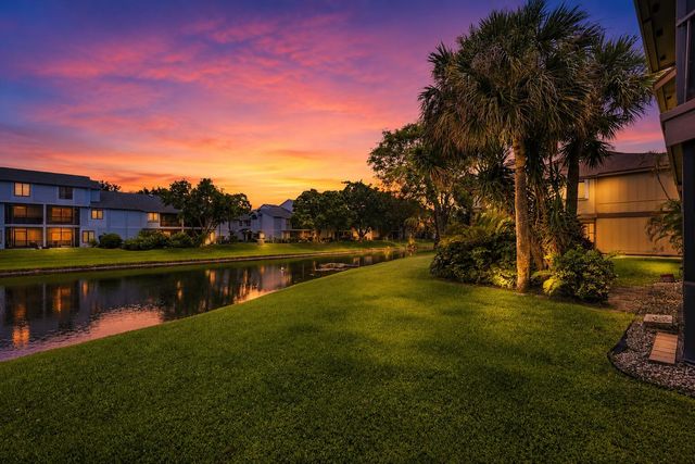 600 Crosswinds E1, Greenacres, FL 33413