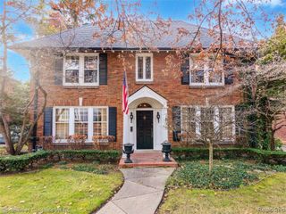 19635 Shrewsbury Road, Detroit, MI 48221