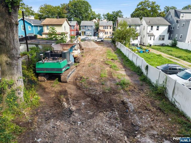 37 Grand, Newark, NJ 07106