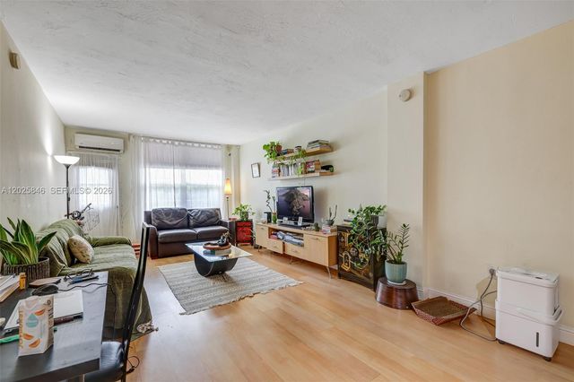 1300 Lincoln Rd B402, Miami Beach, FL 33139