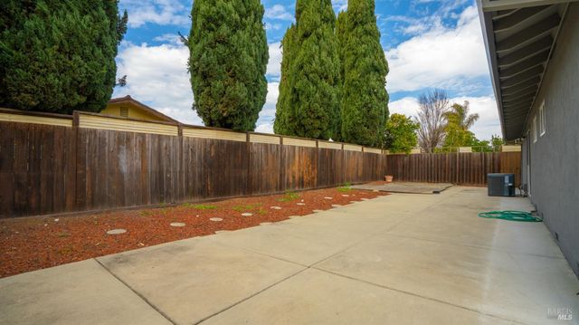 2731 Orchid St, Fairfield, CA 94533