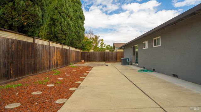 2731 Orchid St, Fairfield, CA 94533