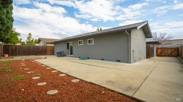 2731 Orchid St, Fairfield, CA 94533