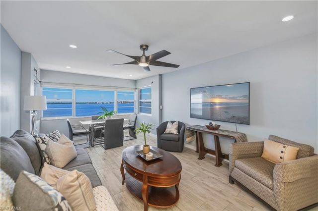 1900 Clifford ST 506, Fort Myers, FL 33901