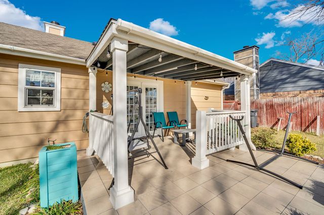 1702 Fieldstone Court, Arlington, TX 76018