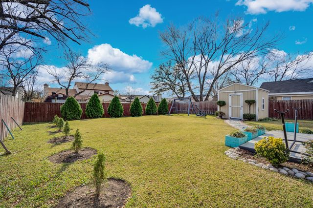 1702 Fieldstone Court, Arlington, TX 76018