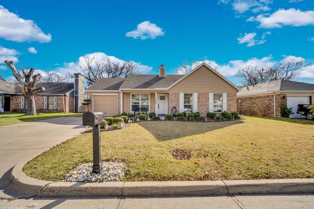 1702 Fieldstone Court, Arlington, TX 76018