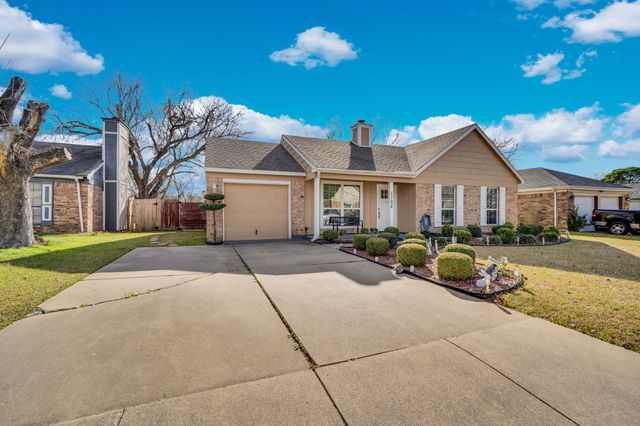 1702 Fieldstone Court, Arlington, TX 76018