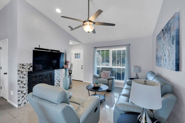 1702 Fieldstone Court, Arlington, TX 76018