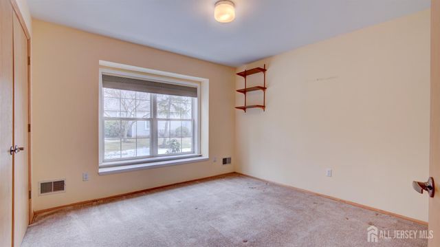 20 Abraham Lincoln Court, Monroe, NJ 08831