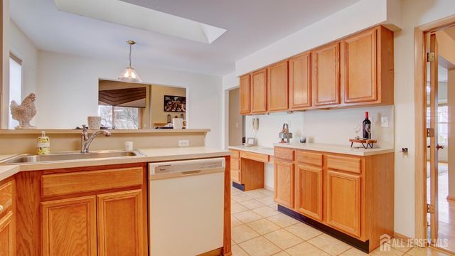 20 Abraham Lincoln Court, Monroe, NJ 08831