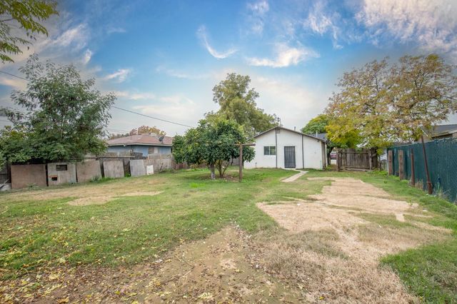 424 Morton Avenue, Sanger, CA 93657