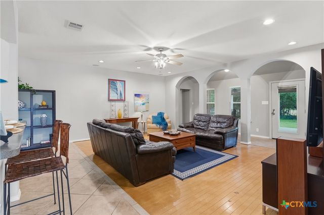 113 Las Brisas Boulevard, Seguin, TX 78155