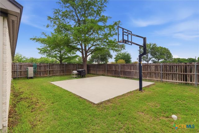 113 Las Brisas Boulevard, Seguin, TX 78155