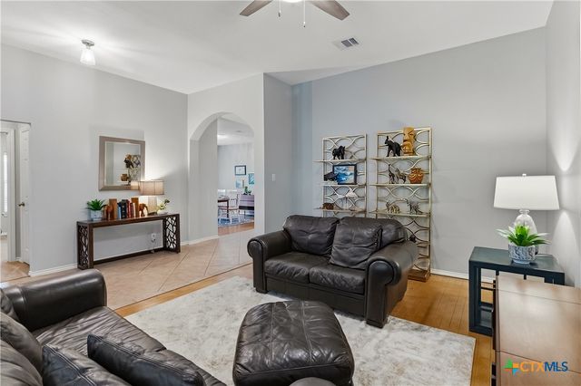 113 Las Brisas Boulevard, Seguin, TX 78155