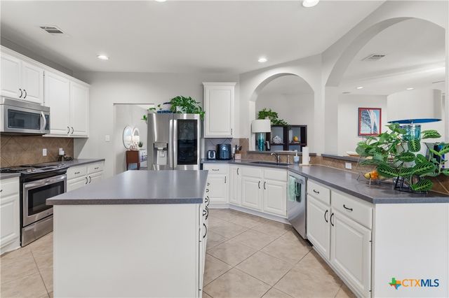 113 Las Brisas Boulevard, Seguin, TX 78155