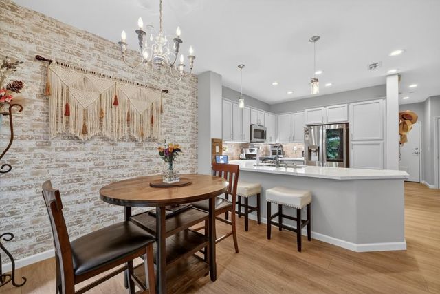 303 Esplanade Cir, Folsom, CA 95630