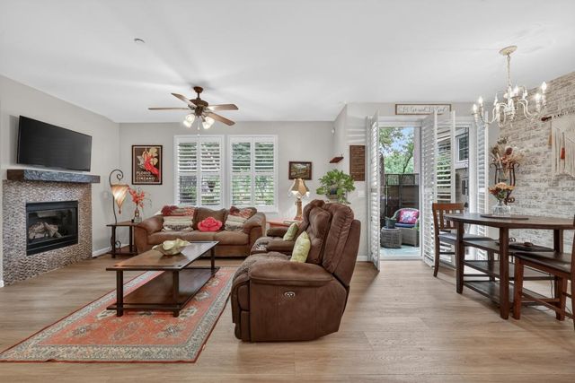 303 Esplanade Cir, Folsom, CA 95630