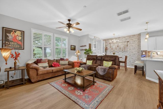 303 Esplanade Cir, Folsom, CA 95630