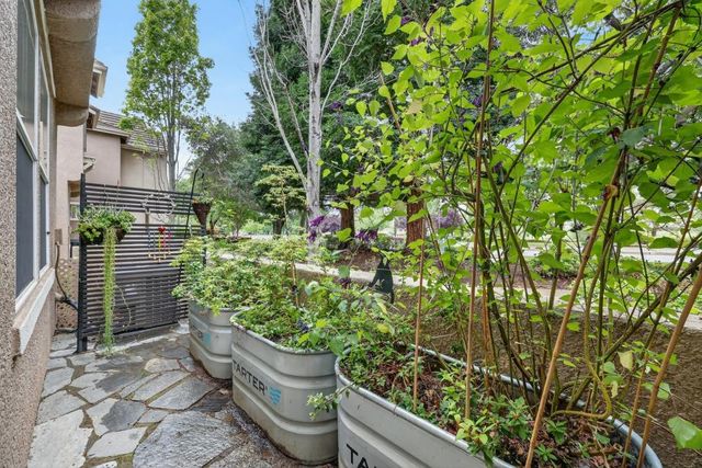 303 Esplanade Cir, Folsom, CA 95630