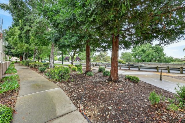 303 Esplanade Cir, Folsom, CA 95630