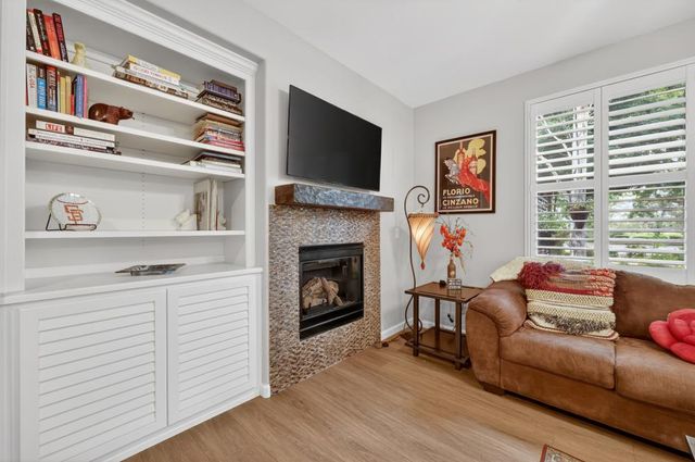 303 Esplanade Cir, Folsom, CA 95630