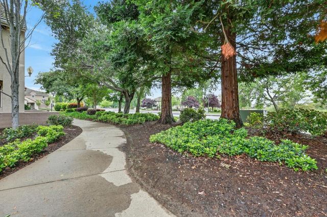 303 Esplanade Cir, Folsom, CA 95630