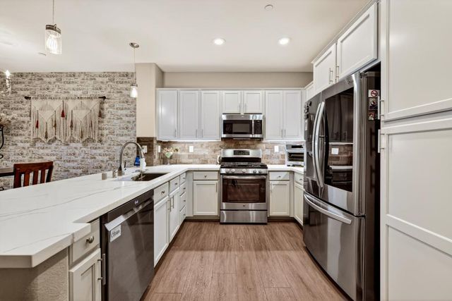 303 Esplanade Cir, Folsom, CA 95630