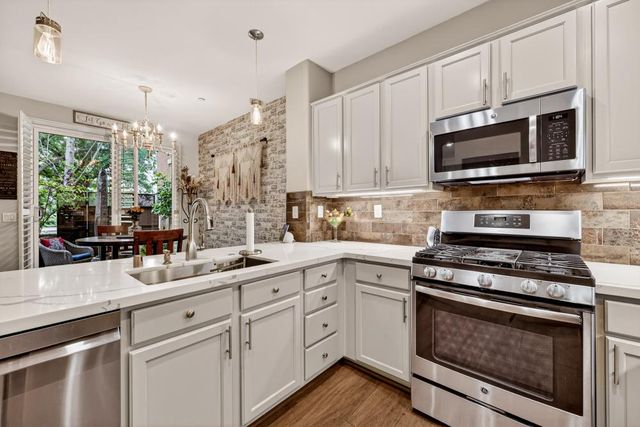 303 Esplanade Cir, Folsom, CA 95630