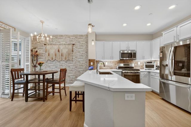 303 Esplanade Cir, Folsom, CA 95630