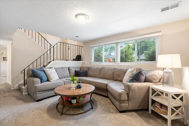 10250 99th Avenue N, Maple Grove, MN 55369