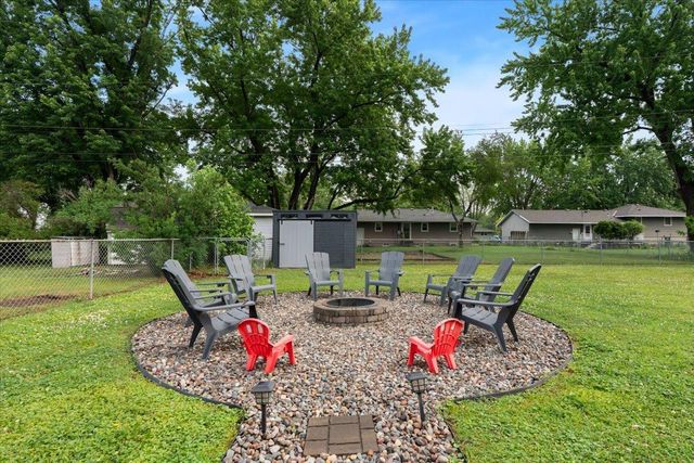 10250 99th Avenue N, Maple Grove, MN 55369