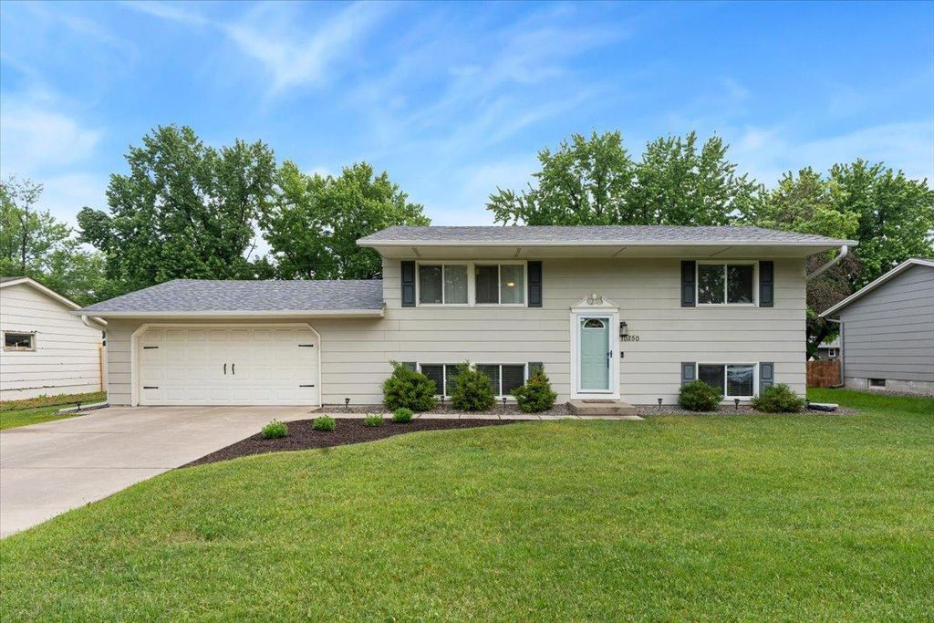 10250 99th Avenue N, Maple Grove, MN 55369