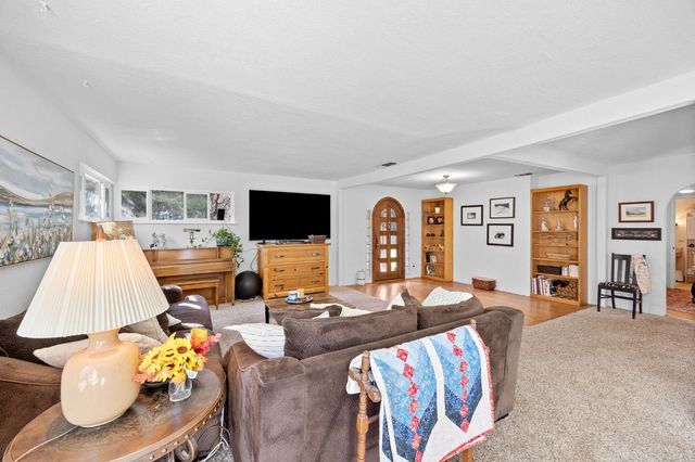 4310 Hussey Dr, Carmichael, CA 95608